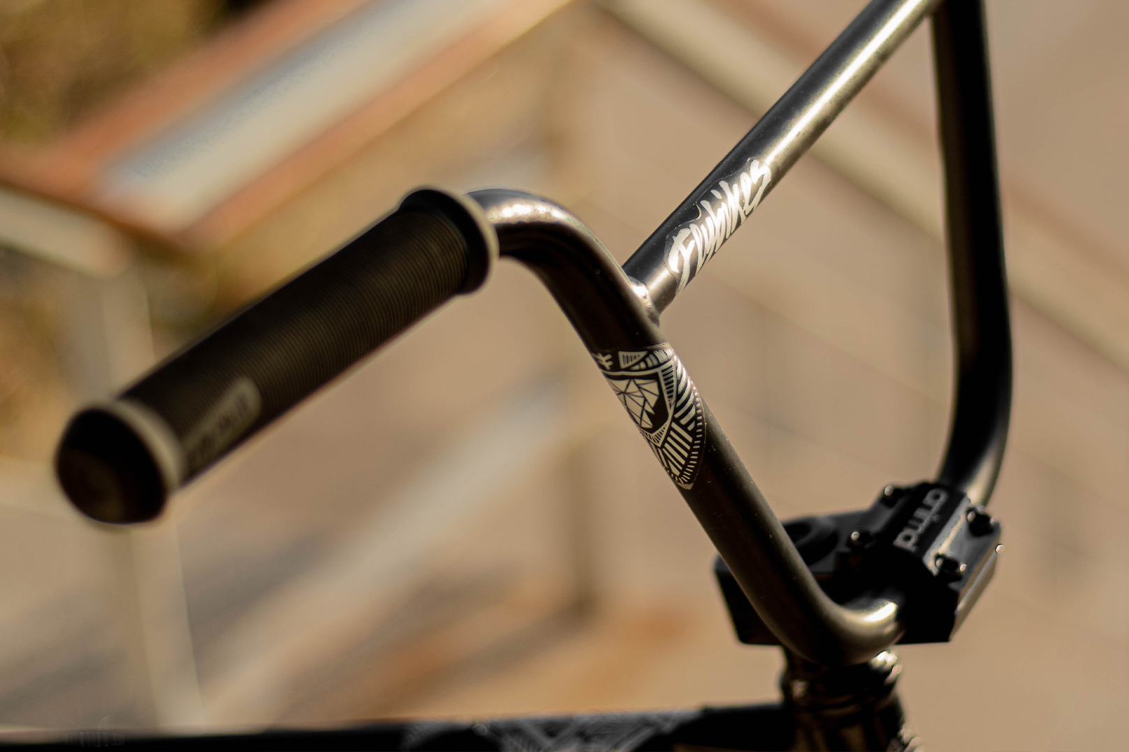 Courage's signature Savanna Setup in Gloss Black