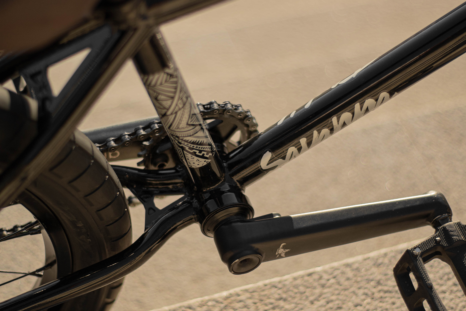 Courage's signature Savanna Setup in Gloss Black