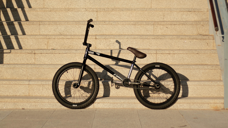 Courage's signature Savanna Setup in Gloss Black
